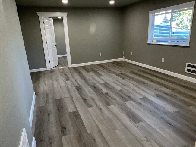 Building Photo - 1912 S 17th St