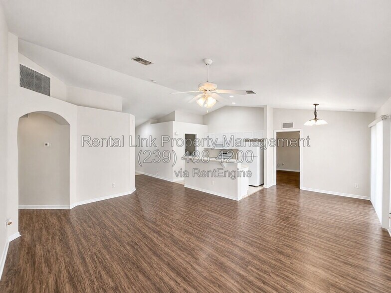 Building Photo - 764 Breamer Ave S