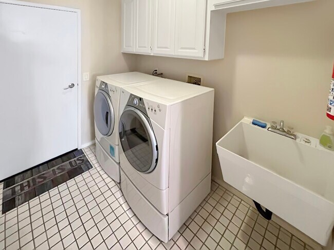 Building Photo - 9761 Claiborne Square