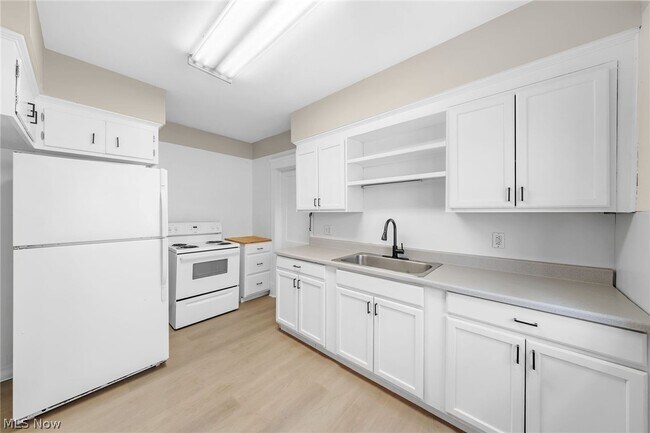 Building Photo - 1695 Glenmont Rd