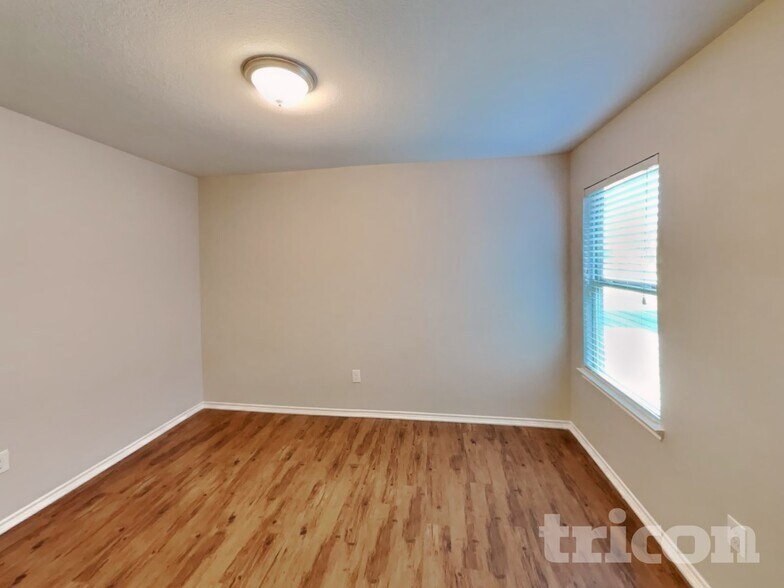 Building Photo - 1937 Briar Grove Dr