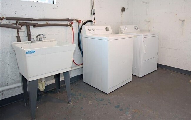 Building Photo - Charming 2 Bedroom Home in South Charlesto...