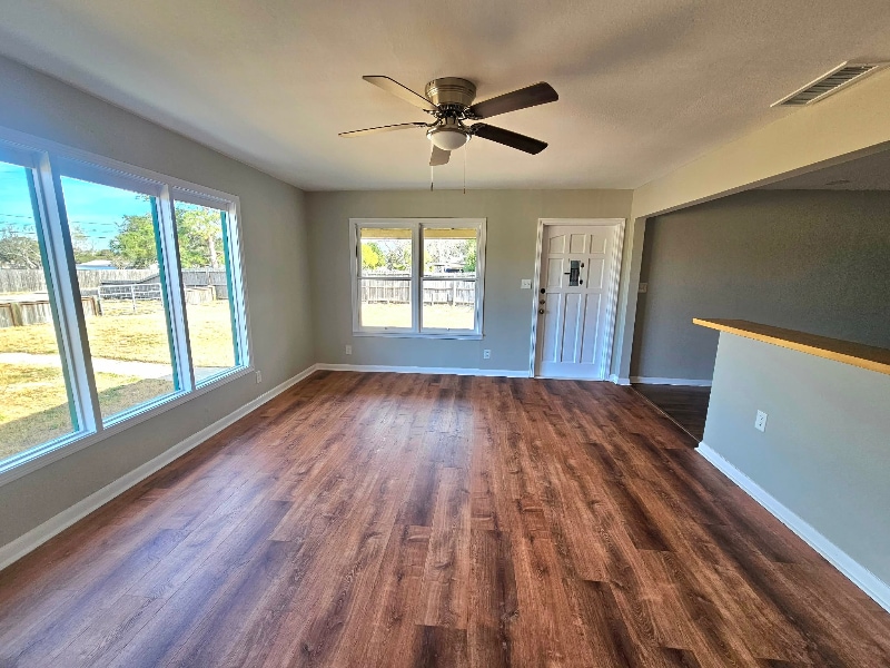 Building Photo - 513 Oakdale Dr