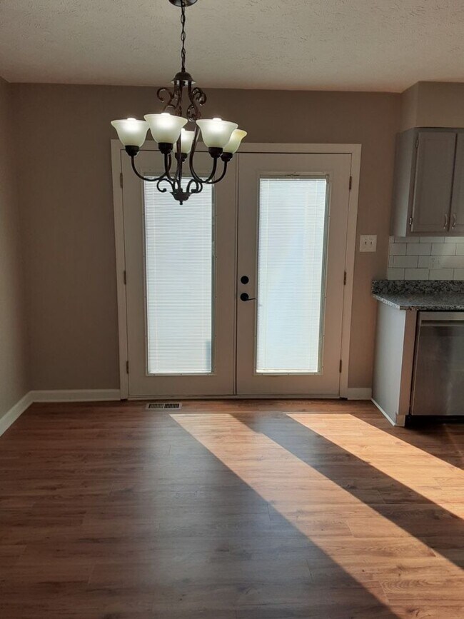 Building Photo - Great Home on corner lot in prime location in Knoxville
