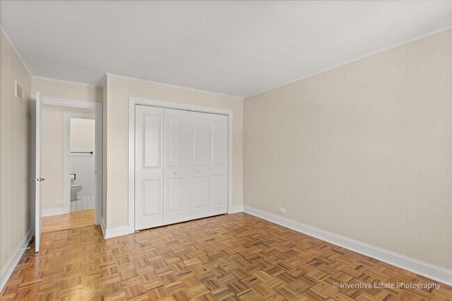 Building Photo - 10323 Canterbury St