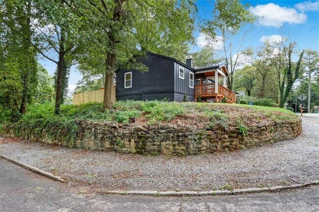 Building Photo - 1200 Byewood Ln SW