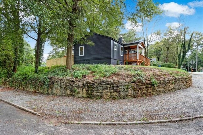 Building Photo - 1250 Byewood Ln SW