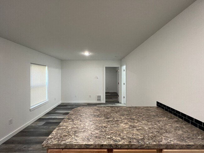 Building Photo - 691/A/583