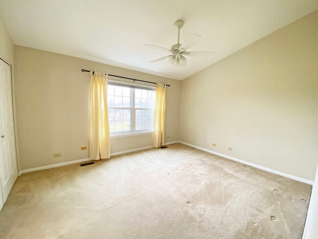 Building Photo - 6146 Golfview Dr