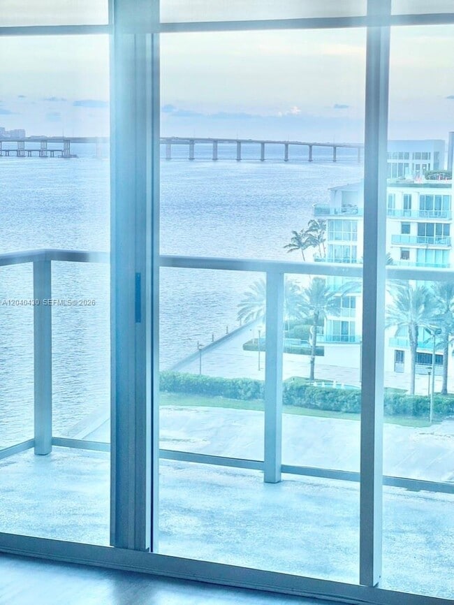 Building Photo - 1155 Brickell Bay Dr