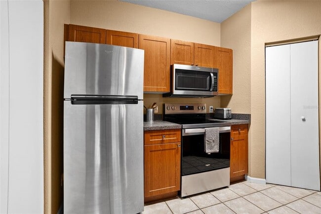Building Photo - 2141 Portofino Pl