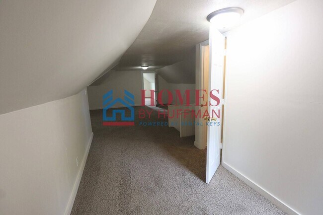 Building Photo - Three Bedroom House | Two Bathrooms | Detached Garage