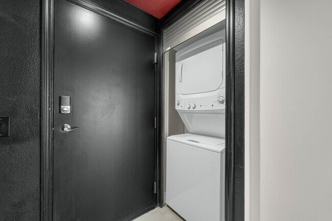 Building Photo - “Luxury, Location, Lifestyle — All at The Waverly”