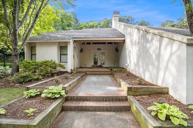 Building Photo - Sunlit 2BD/2BA with Fireplace in Peaceful ...