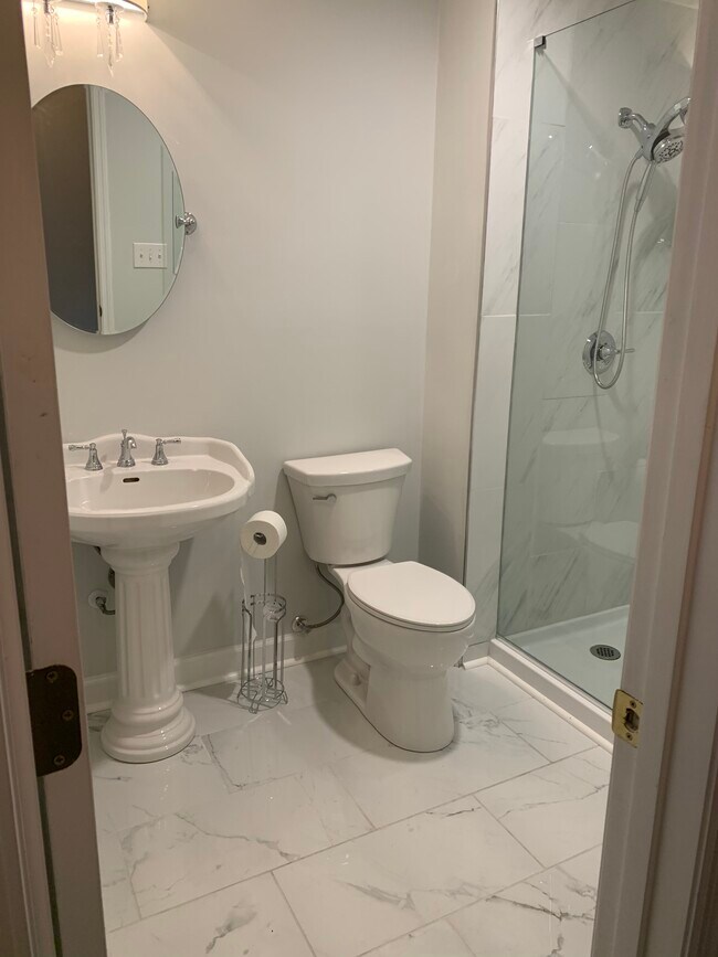 second bath - 2067 Ayershire Ln