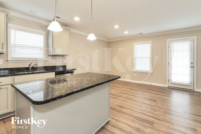 Building Photo - 824 Sage Hl Dr