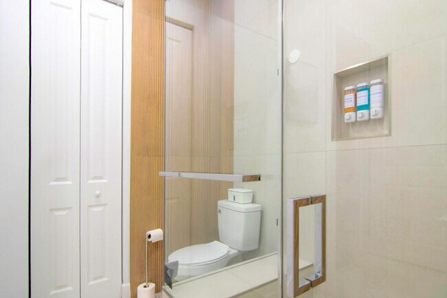 Building Photo - 15245 Brainbridge Cir