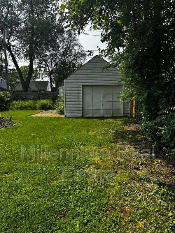 Building Photo - 670 E Mansfield Ave