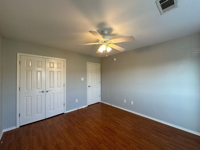 Building Photo - 609 Apple Valley Dr