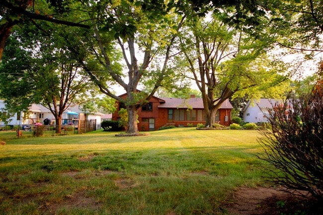 Building Photo - 3 Bedroom 2 Bathroom 2 Stall Attached Garage - Boone Iowa