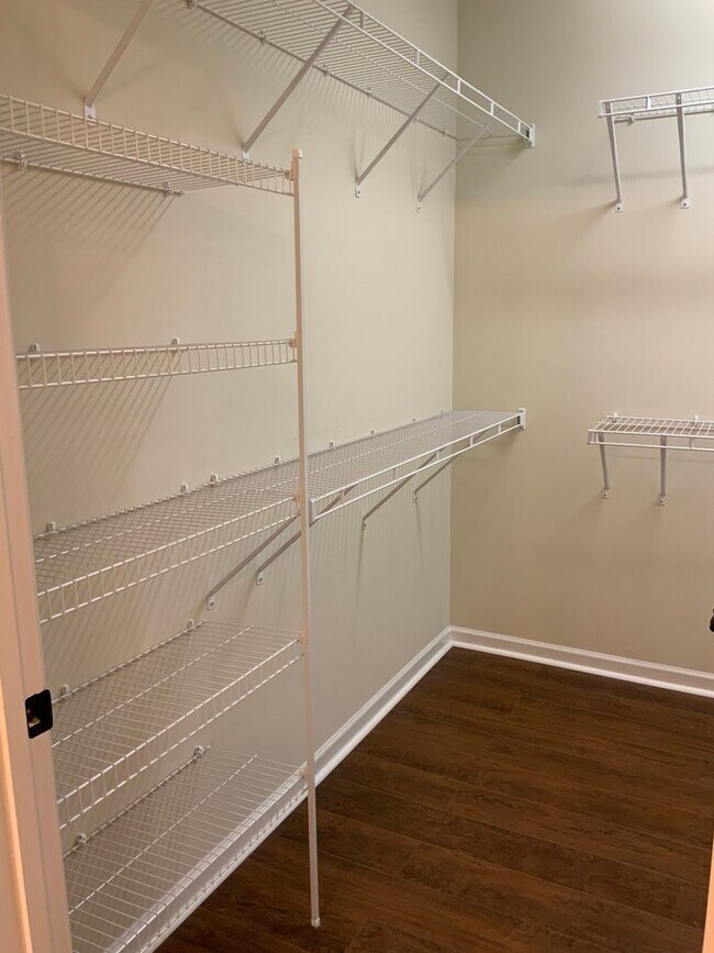 Building Photo - Move in ready in a wonderful Active 55+ Ad...
