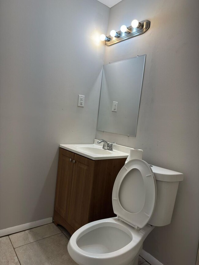 Building Photo - 3 Bed 1 Bath Home in Sicklerville