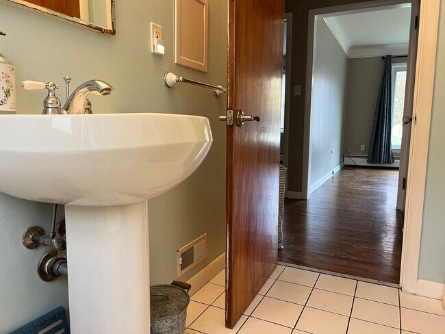 Building Photo - 743 Lander Rd