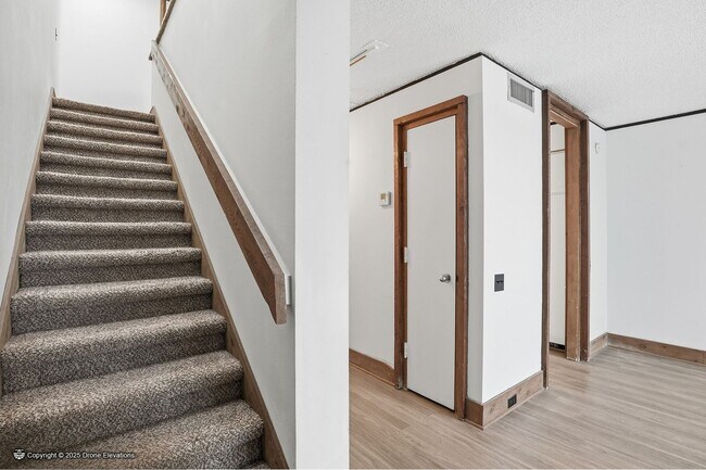 Building Photo - DOWNTOWN ~ Luxury Gene Leedy Townhouse ~ with Community Pool