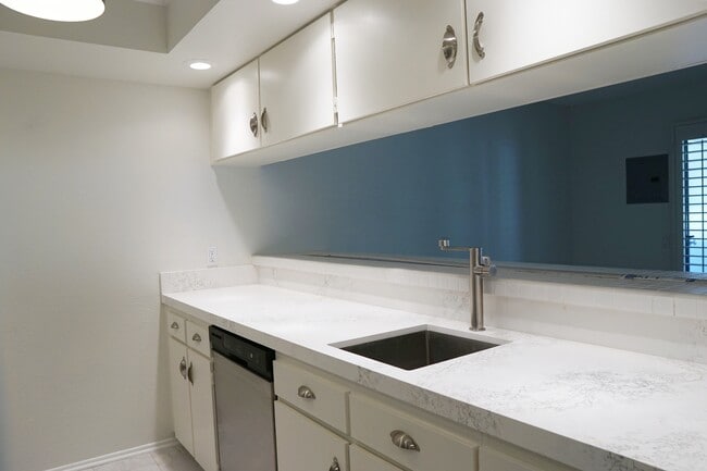 Building Photo - 353 E Via Escuela