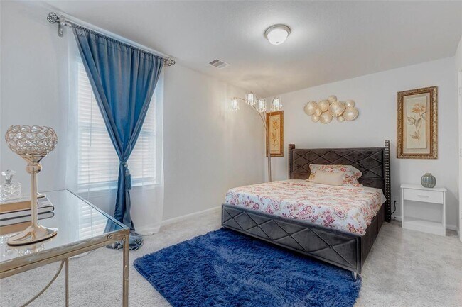Building Photo - 15231 White Moss Dr