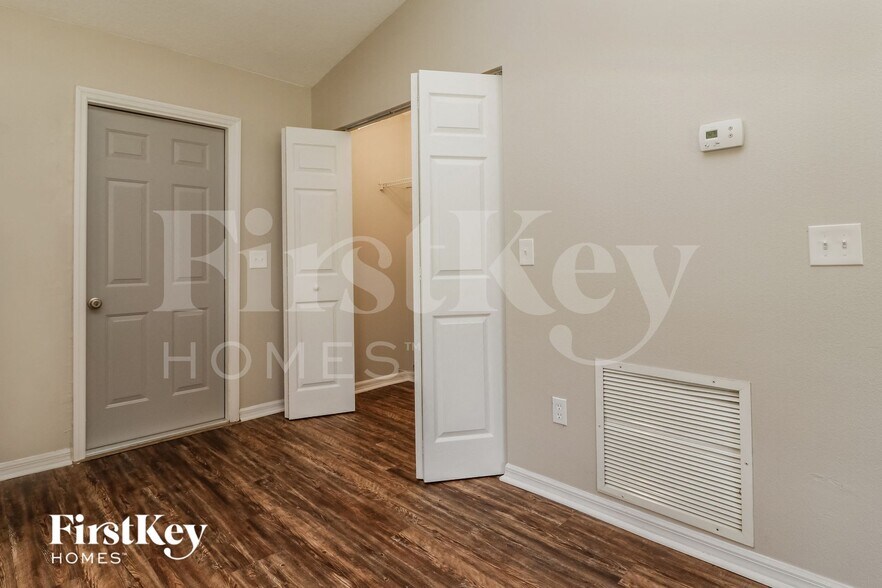 Building Photo - 2711 80th Ave E