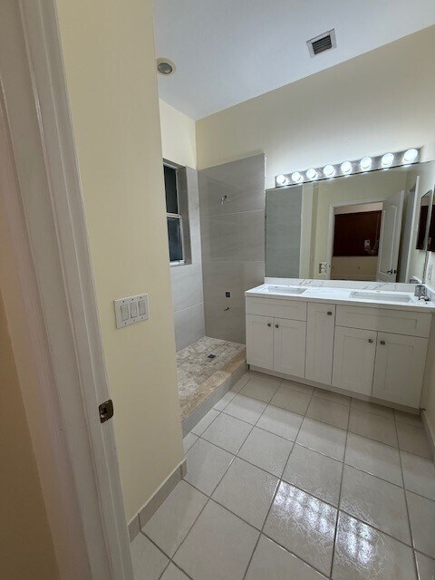 Building Photo - 2304 NE 37th Terrace