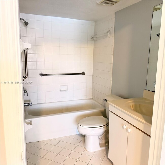 Building Photo - 2910 SE 13th Ave