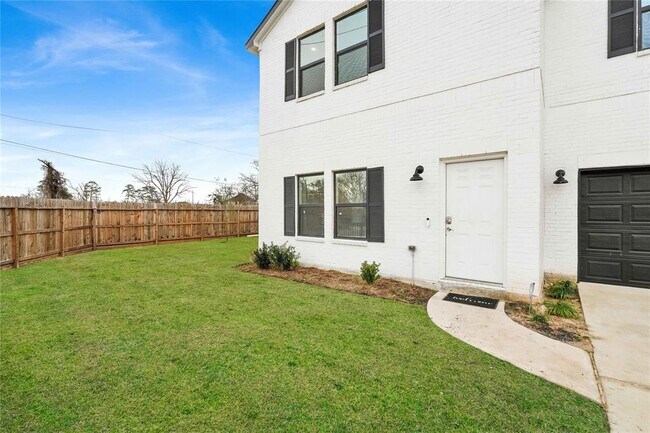 Building Photo - 6320 Laura Koppe Rd
