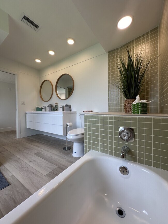 Building Photo - 2780 Landmark Dr