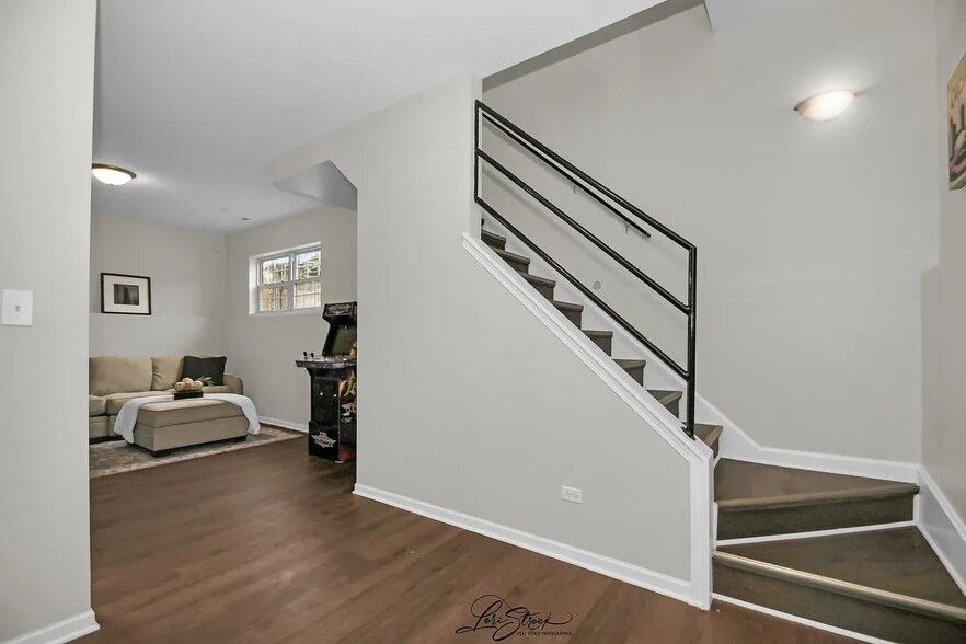 Building Photo - 2702 W Warren Blvd