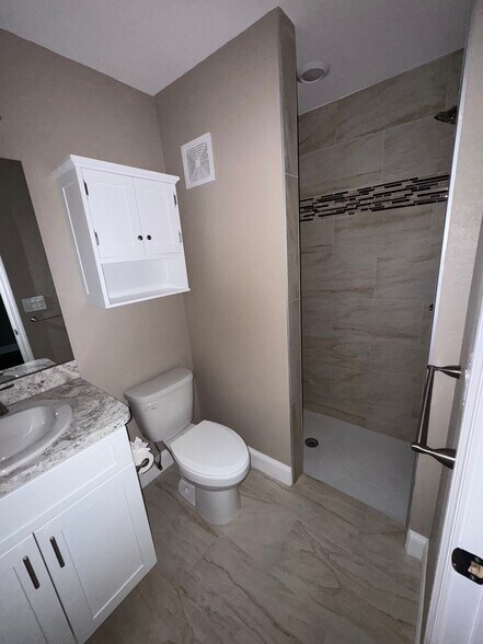 Building Photo - 1149 Sycamore St