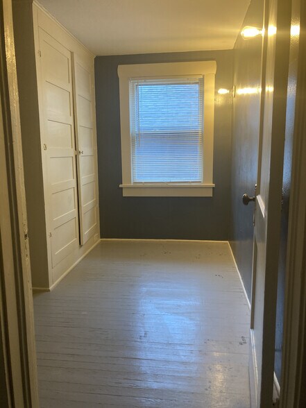 Building Photo - 434 N Topeka Ave