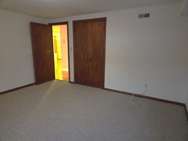 Building Photo - 586 Boston Post Rd E