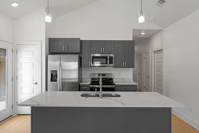 Building Photo - The Chateau at Been Road Villas 3 Bed, 2.5 Bath