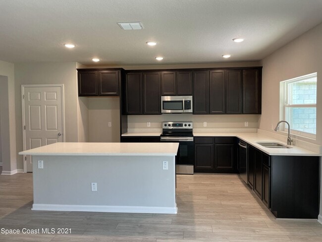 Building Photo - 655 Boughton Way