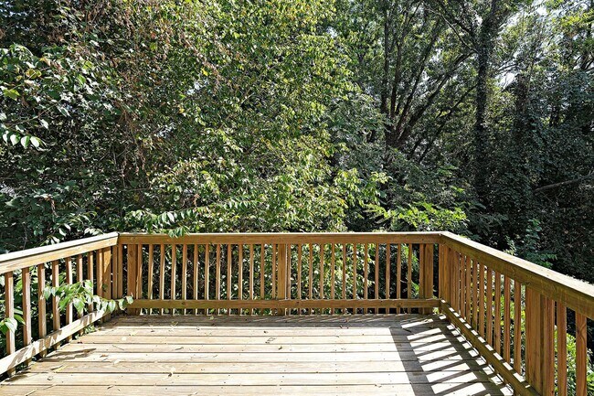 Building Photo - Pet-Friendly End-Unit Ridgecrest Townhome