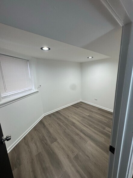 Building Photo - 5510 N Spaulding Ave