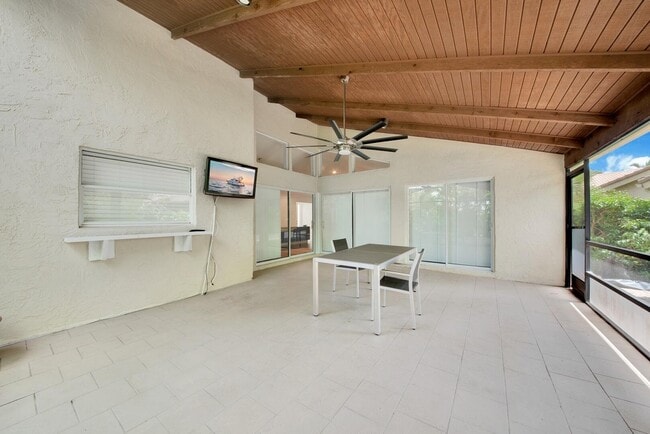 Building Photo - 5529 Lakeview Mews Terrace