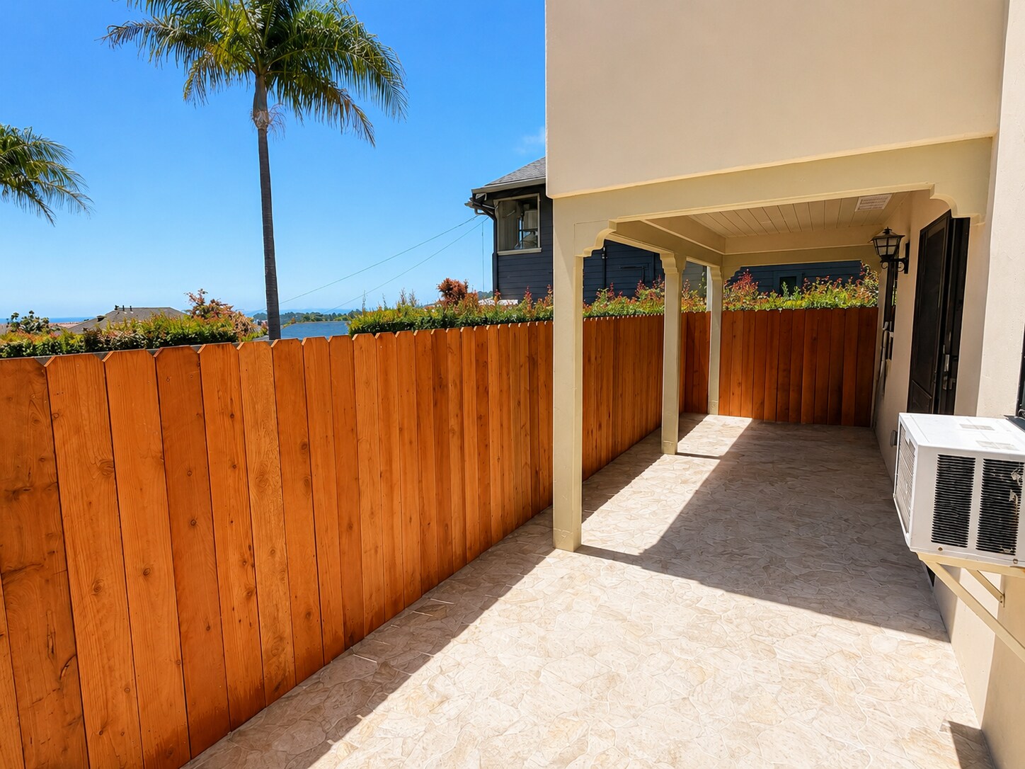 Building Photo - 532 E Arrellaga St