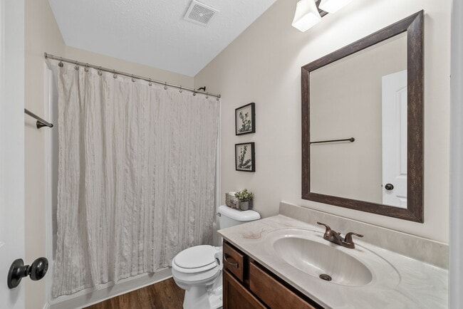 Building Photo - 420 N Magnolia Dr