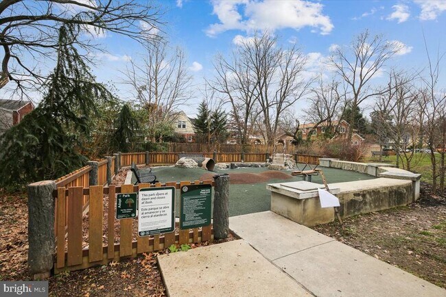 Building Photo - 223 Burgess Ave