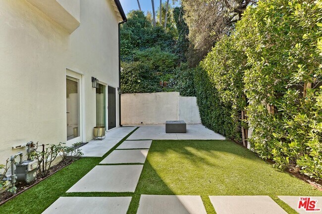 Building Photo - 3350 Coy Dr