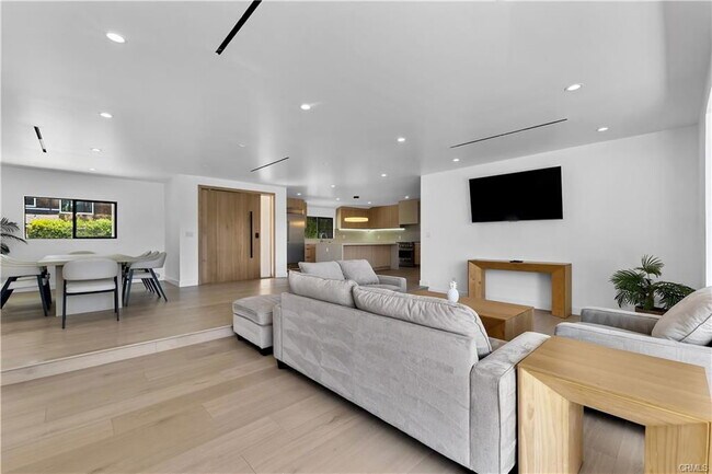 Building Photo - 17072 Oak View Dr