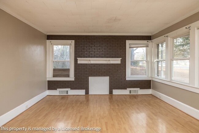 Building Photo - 1420 Amhurst St